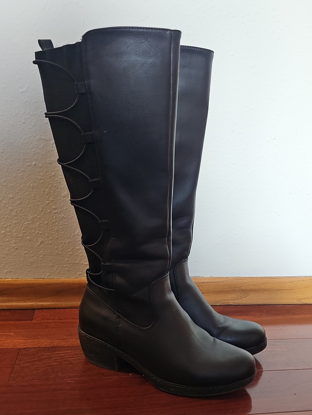 Black Tall Women's Knee-High Boots